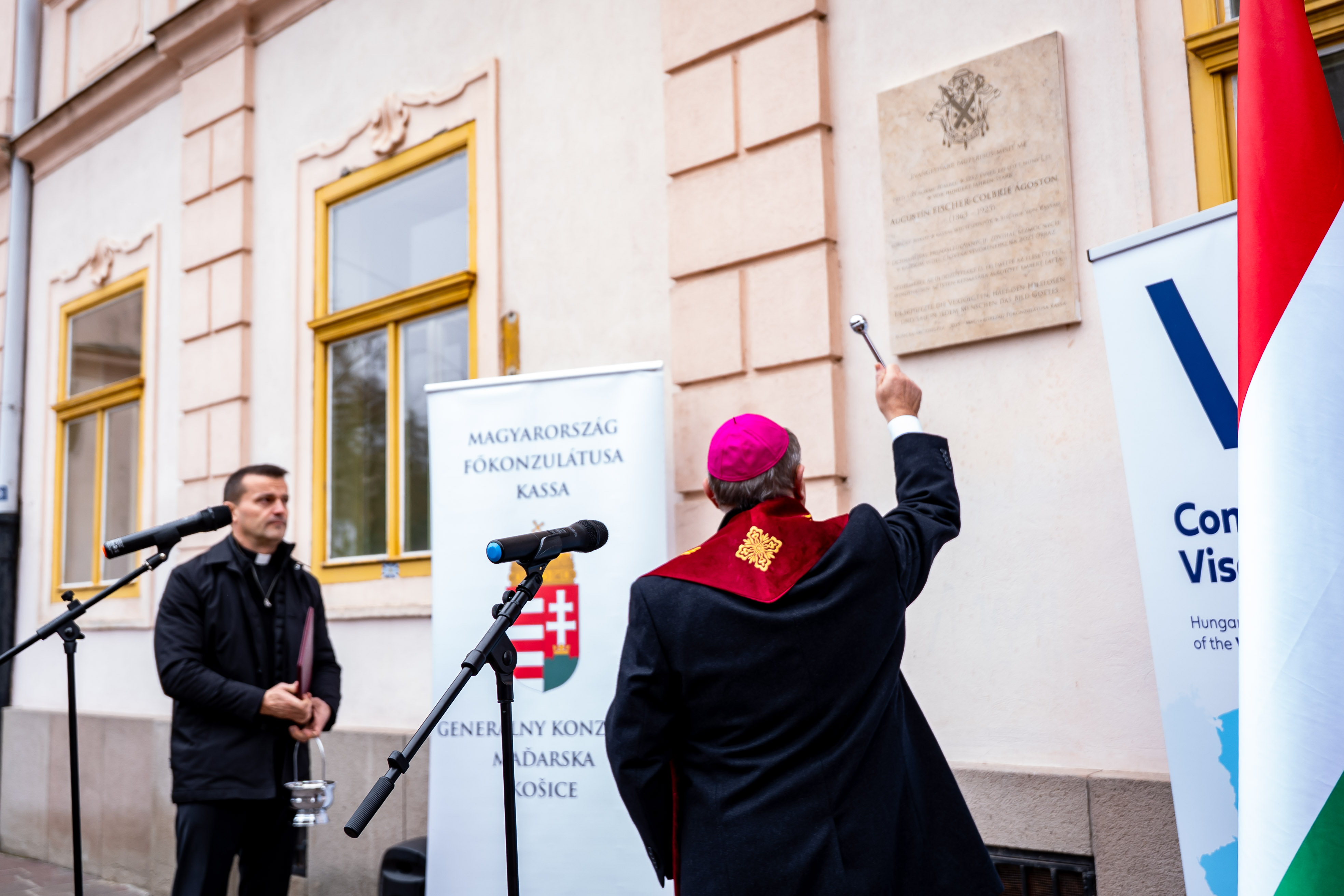 Slavnostne odhalenie pamatnej tabule na pocest kosickeho biskupa Augustina Fischer-Colbrieho-20